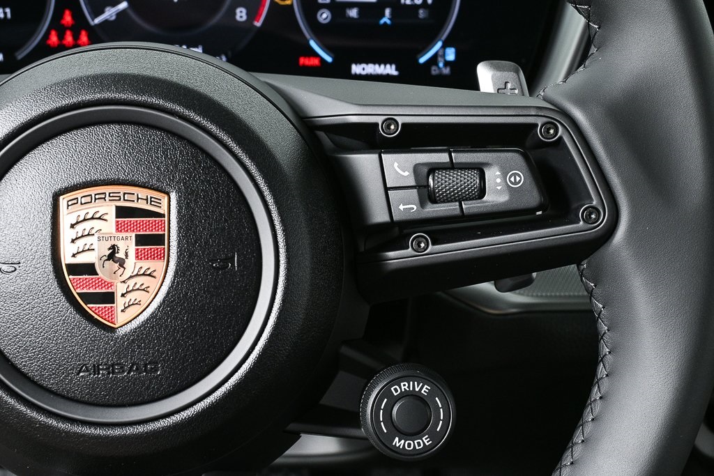 2025 Porsche Cayenne Base Image 22 of 39