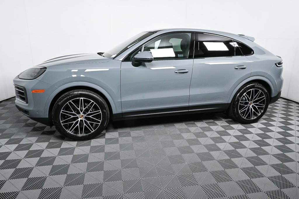 2025 Porsche Cayenne Base Image 3 of 39
