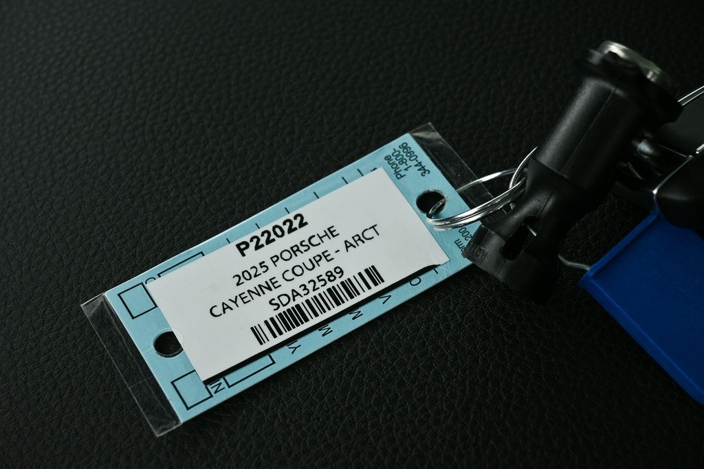 2025 Porsche Cayenne Base Image 31 of 39