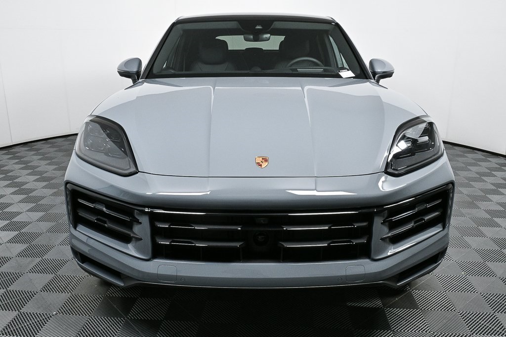 2025 Porsche Cayenne Base Image 4 of 39