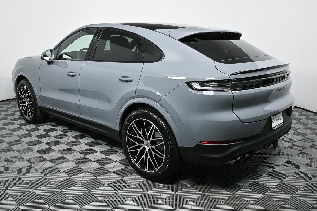 2025 Porsche Cayenne Base Image 8 of 39