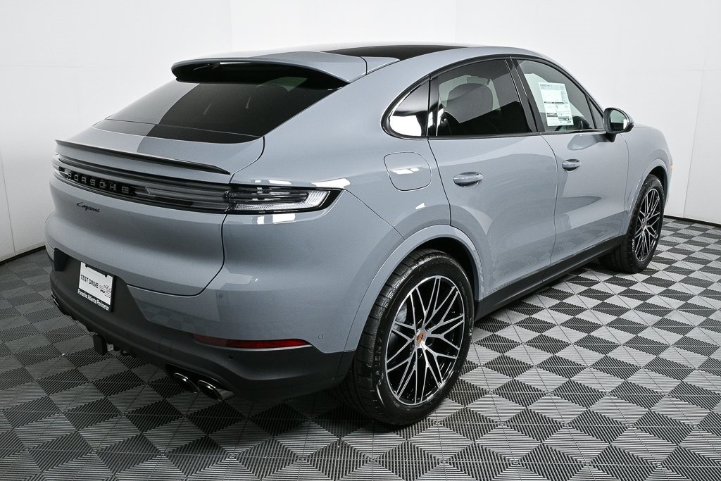 2025 Porsche Cayenne Base Image 6 of 39