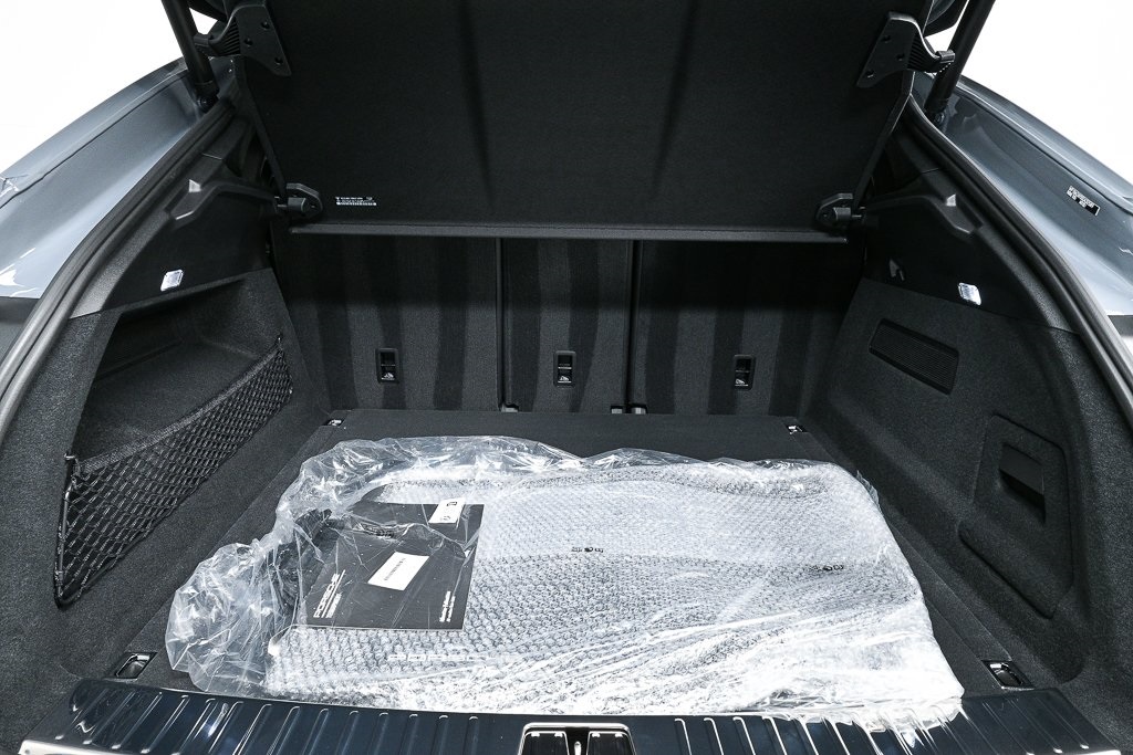 2025 Porsche Cayenne Base Image 11 of 39