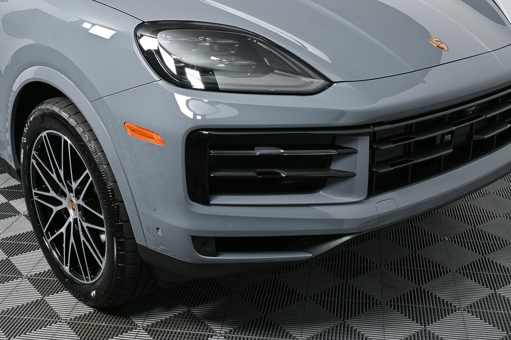 2025 Porsche Cayenne Base Image 38 of 39