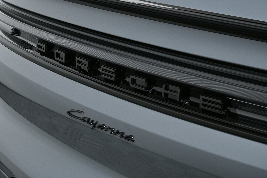 2025 Porsche Cayenne Base Image 33 of 39