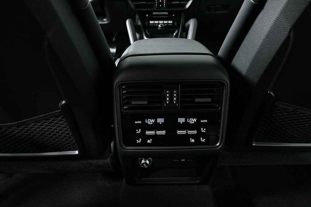 2025 Porsche Cayenne Base Image 30 of 39