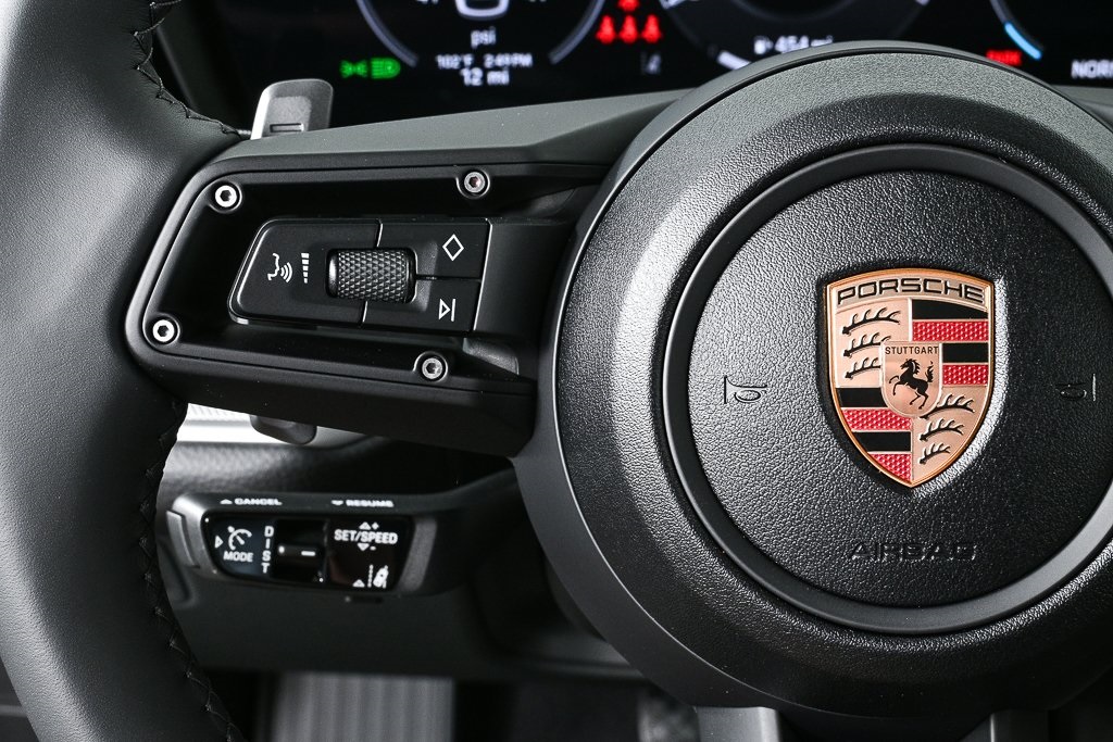 2025 Porsche Cayenne Base Image 34 of 39