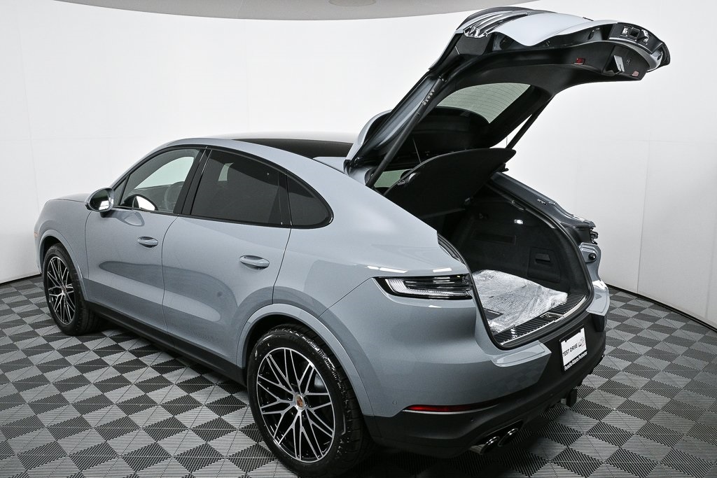 2025 Porsche Cayenne Base Image 9 of 39