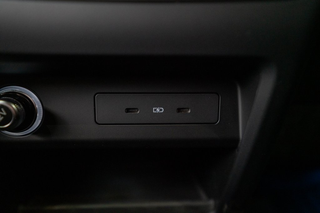 Vehicle image 39 of 42