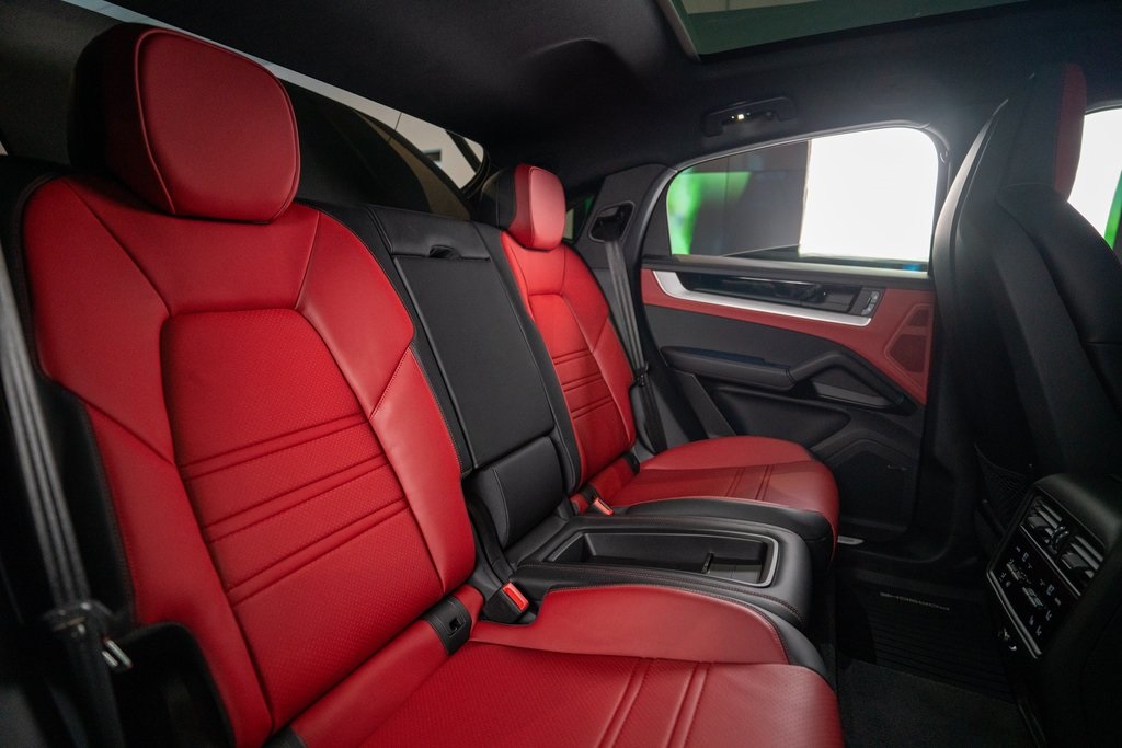 Vehicle image 15 of 42