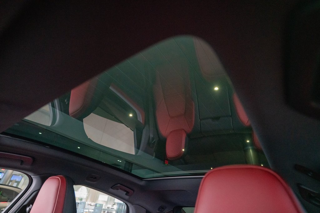 Vehicle image 21 of 42