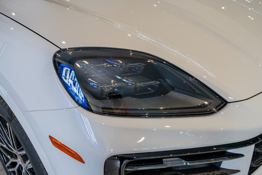 Vehicle image 11 of 42