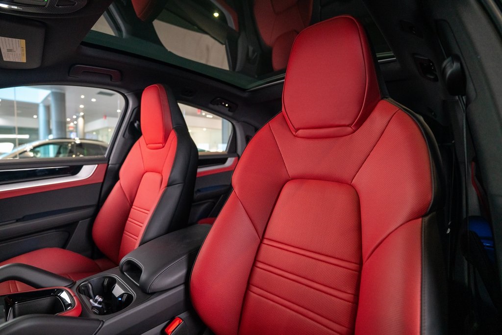 Vehicle image 16 of 42