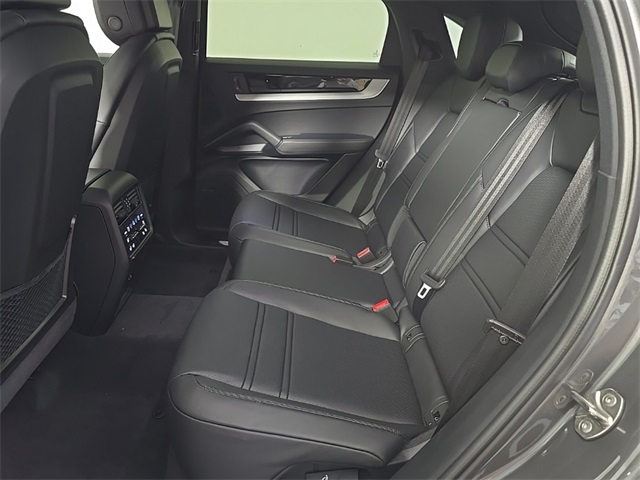 2025 Porsche Cayenne E-Hybrid Base Image 11 of 29