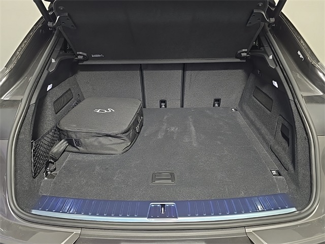 2025 Porsche Cayenne E-Hybrid Base Image 9 of 29