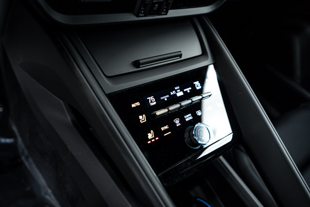 2025 Porsche Macan Electric 4S Image 21 of 26