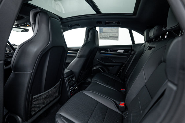 2025 Porsche Macan Electric 4S Image 13 of 26