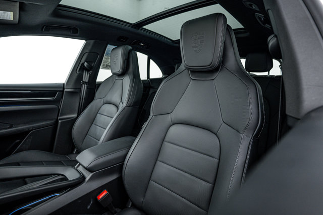 2025 Porsche Macan Electric 4S Image 12 of 26