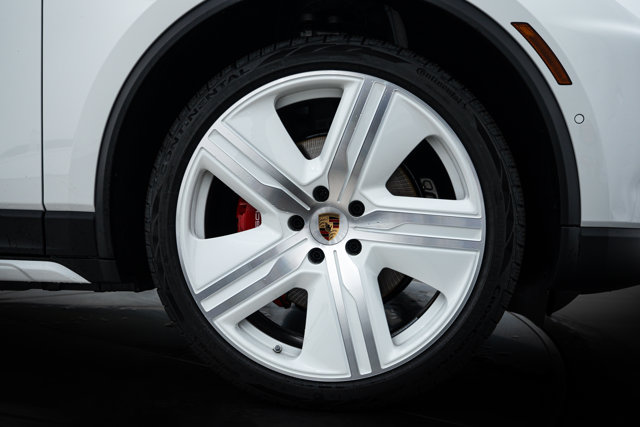 2025 Porsche Macan Electric 4S Image 9 of 26