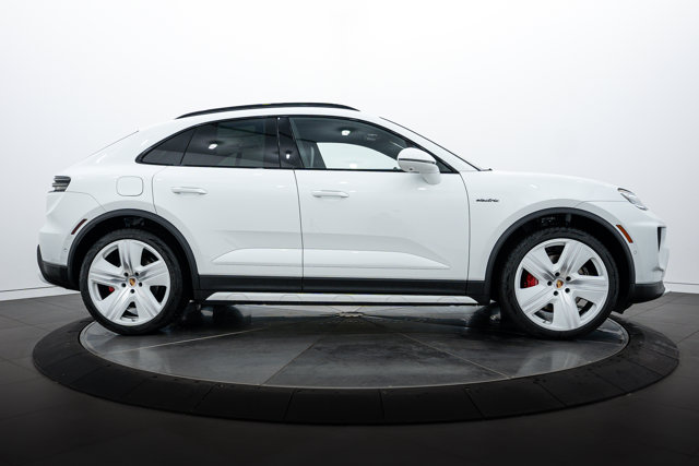 2025 Porsche Macan Electric 4S Image 4 of 26