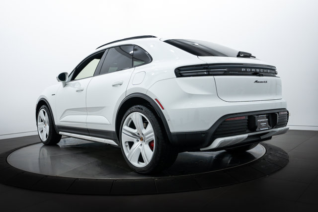 2025 Porsche Macan Electric 4S Image 7 of 26