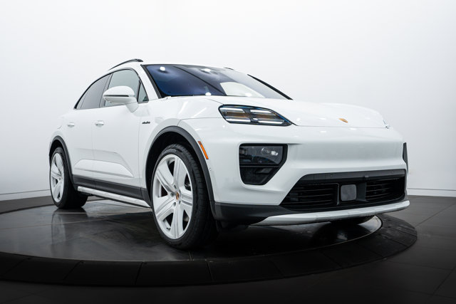 2025 Porsche Macan Electric 4S Image 3 of 26