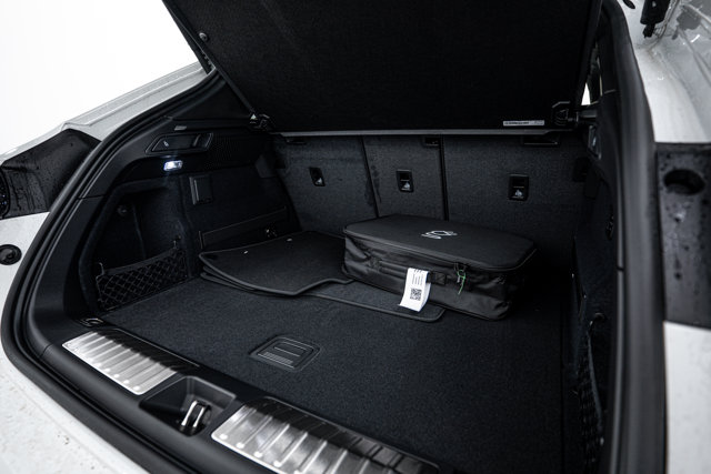 2025 Porsche Macan Electric 4S Image 11 of 26