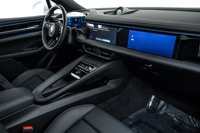 2025 Porsche Macan Electric 4S Image 18 of 26