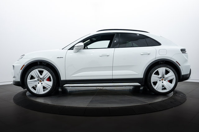 2025 Porsche Macan Electric 4S Image 8 of 26