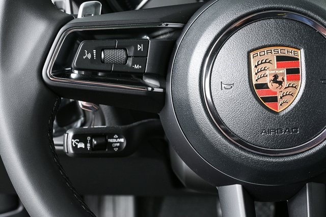 2025 Porsche Macan Base Image 26 of 39