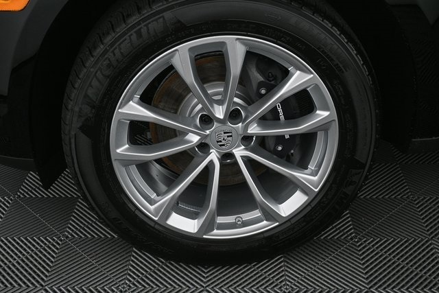 2025 Porsche Macan Base Image 12 of 39