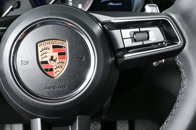 2025 Porsche Macan Base Image 25 of 39