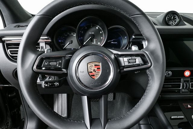 2025 Porsche Macan Base Image 24 of 39