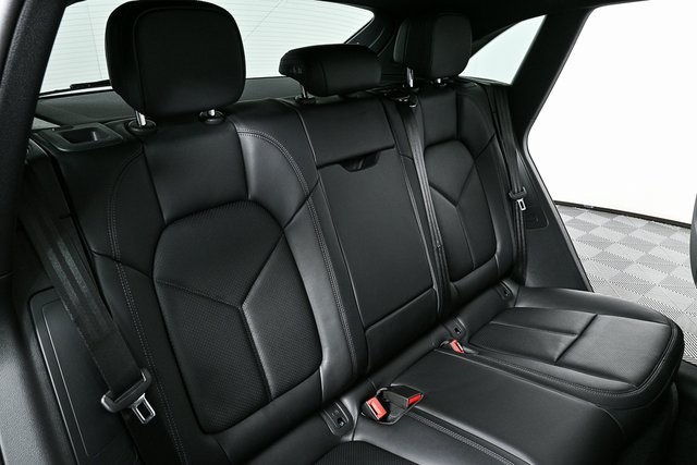 2025 Porsche Macan Base Image 16 of 39