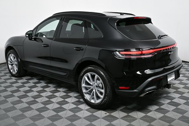 2025 Porsche Macan Base Image 9 of 39