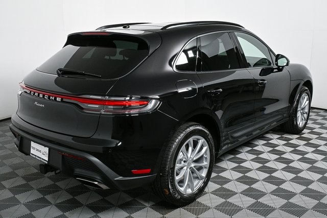 2025 Porsche Macan Base Image 7 of 39