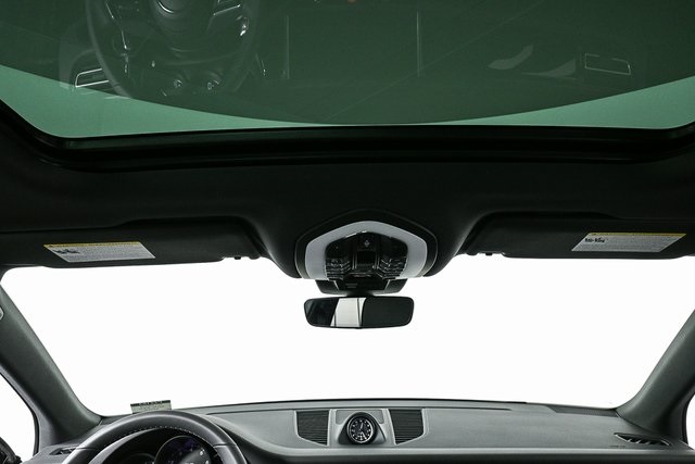 2025 Porsche Macan Base Image 22 of 39