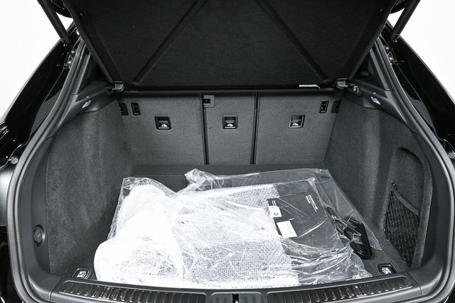 2025 Porsche Macan Base Image 14 of 39