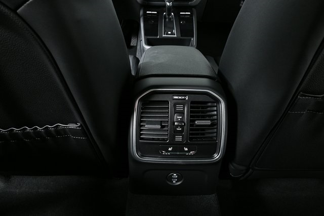 2025 Porsche Macan Base Image 36 of 39