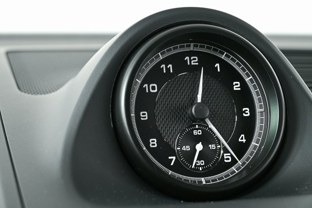 2025 Porsche Macan Base Image 28 of 39