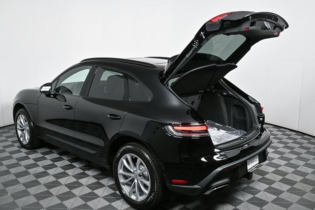 2025 Porsche Macan Base Image 10 of 39