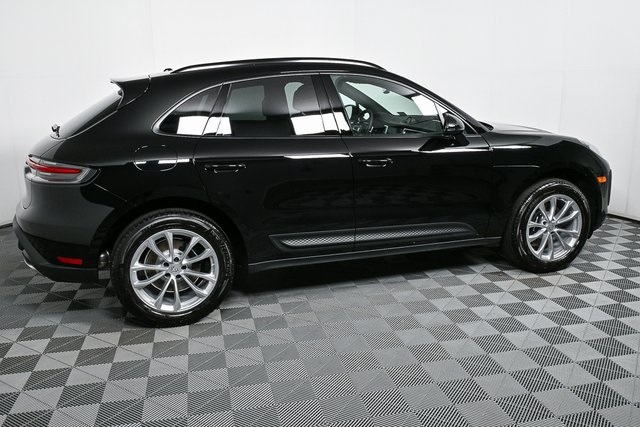 2025 Porsche Macan Base Image 6 of 39