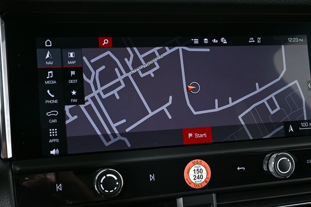 2025 Porsche Macan Base Image 30 of 39