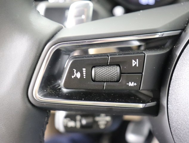 2025 Porsche Macan Base Image 32 of 34