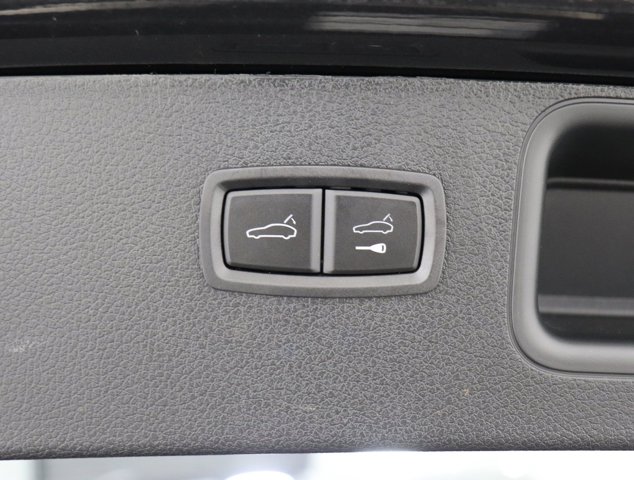 2025 Porsche Macan Base Image 20 of 34