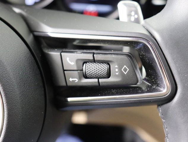 2025 Porsche Macan Base Image 31 of 34