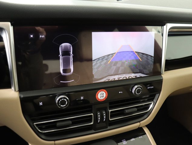 2025 Porsche Macan Base Image 14 of 34