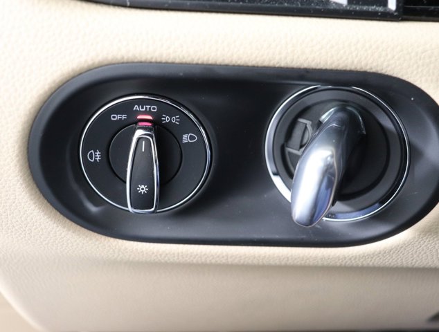 2025 Porsche Macan Base Image 30 of 34