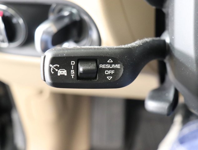 2025 Porsche Macan Base Image 23 of 34