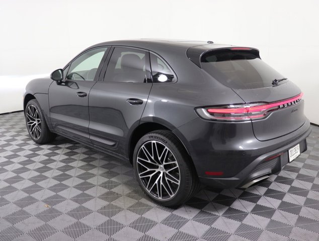 2025 Porsche Macan Base Image 7 of 34